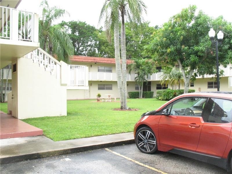 Foto principal - 14901 SW 4th St
