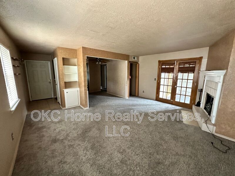 Primary Photo - 6704 N Meridian Ave