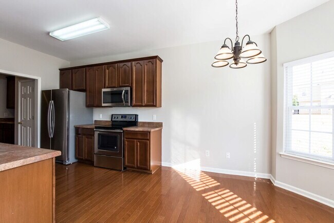 Foto del edificio - 8732 Hazelcroft Ln