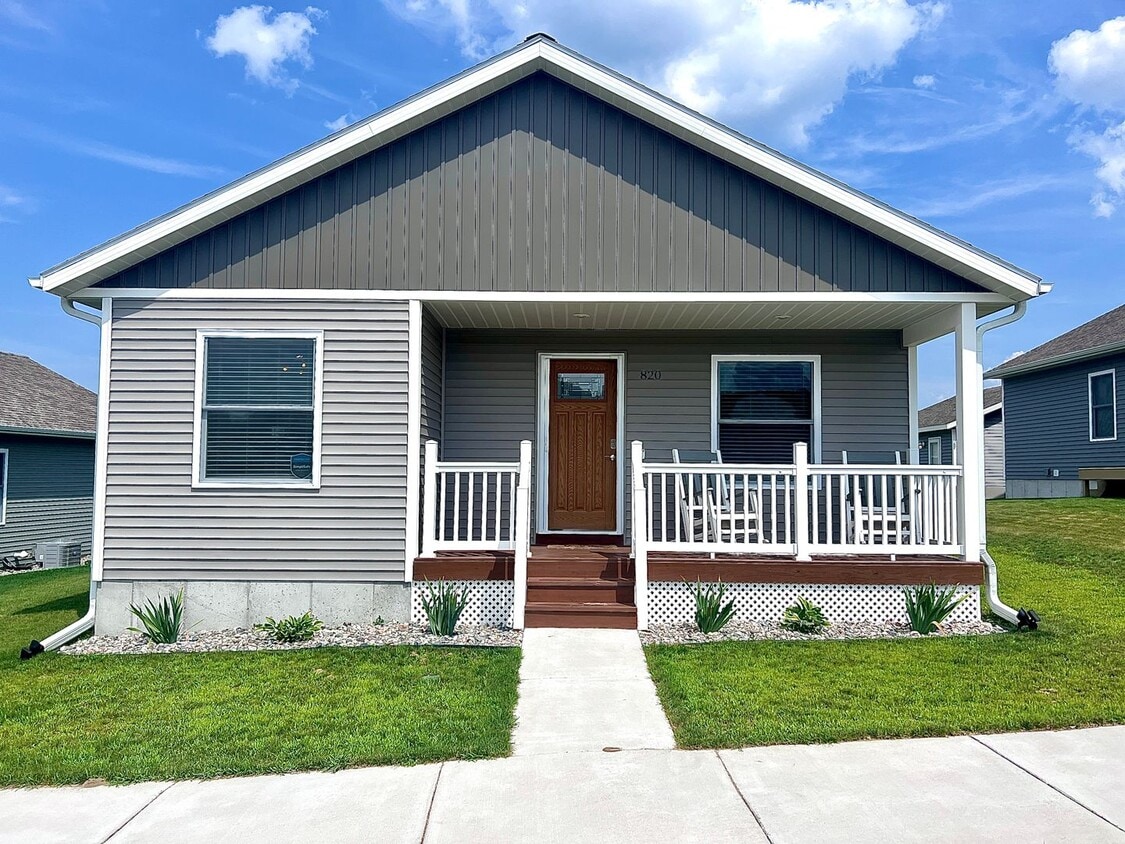 Primary Photo - Gorgeous Furnished Home-Ready for move in ...
