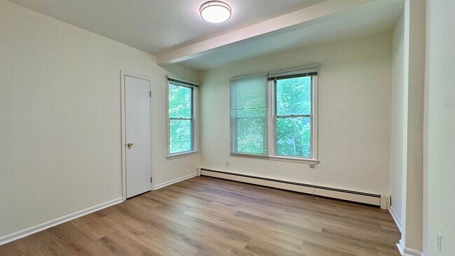 Foto del edificio - 228 Tenafly Rd