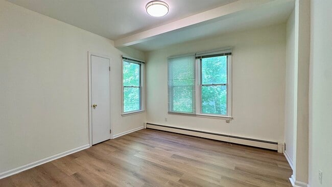 Building Photo - 228 Tenafly Rd