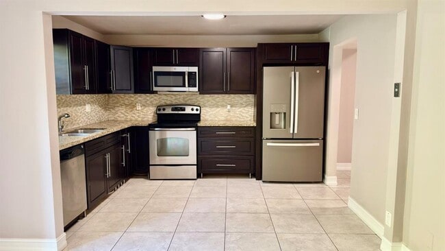 Building Photo - 3064 Riverside Dr