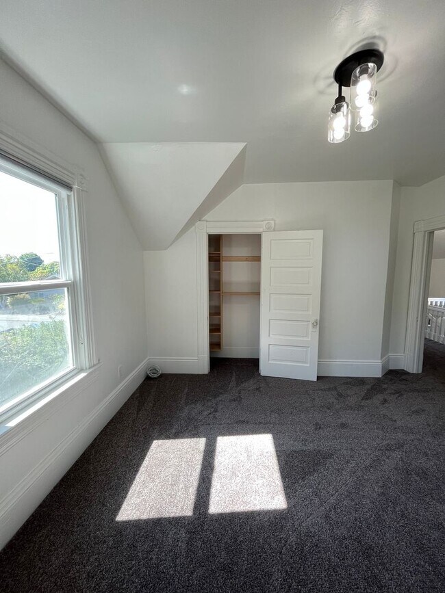 813 C St Unit A, Eureka, CA 95501 Room for Rent in Eureka, CA