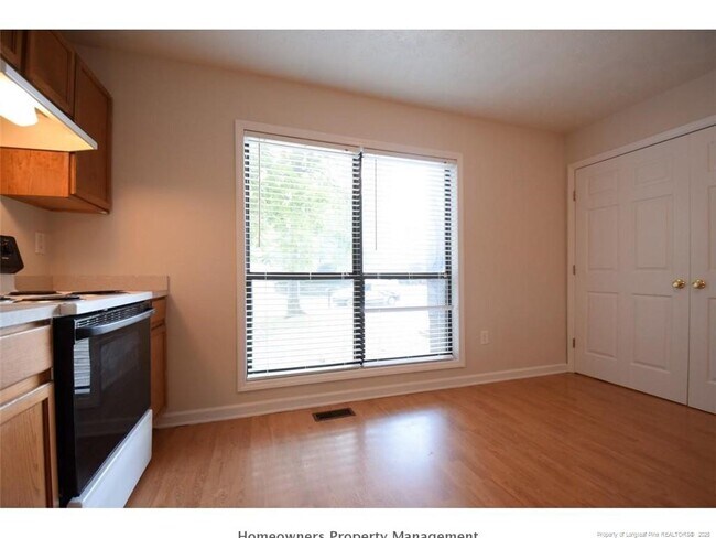 Foto del edificio - 5840 Horton Pl