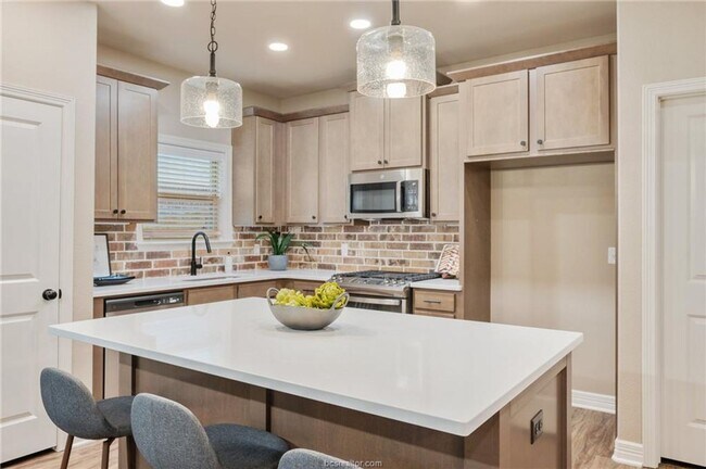 Foto del edificio - 4 Bedroom, 2 Bath in Dove Crossing Subdivi...