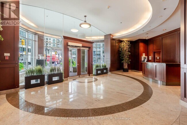 Building Photo - 234-1234 Rideau St