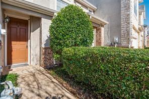 Building Photo - 2525 Champagne Dr