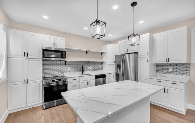 Building Photo - 2045 E 31st St