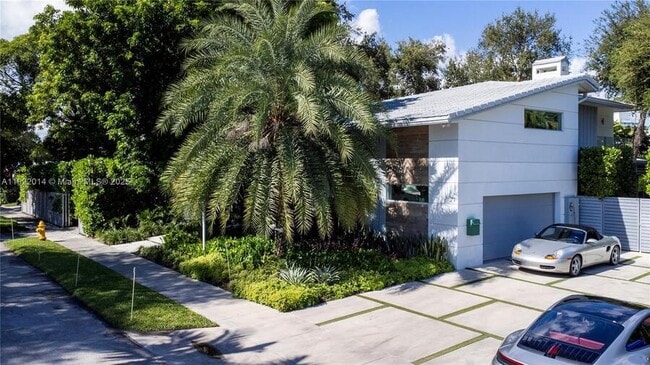 Foto del edificio - 79 Shore Dr W