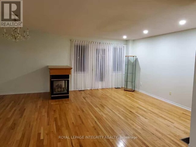 Building Photo - 31 Thornbury Crescent