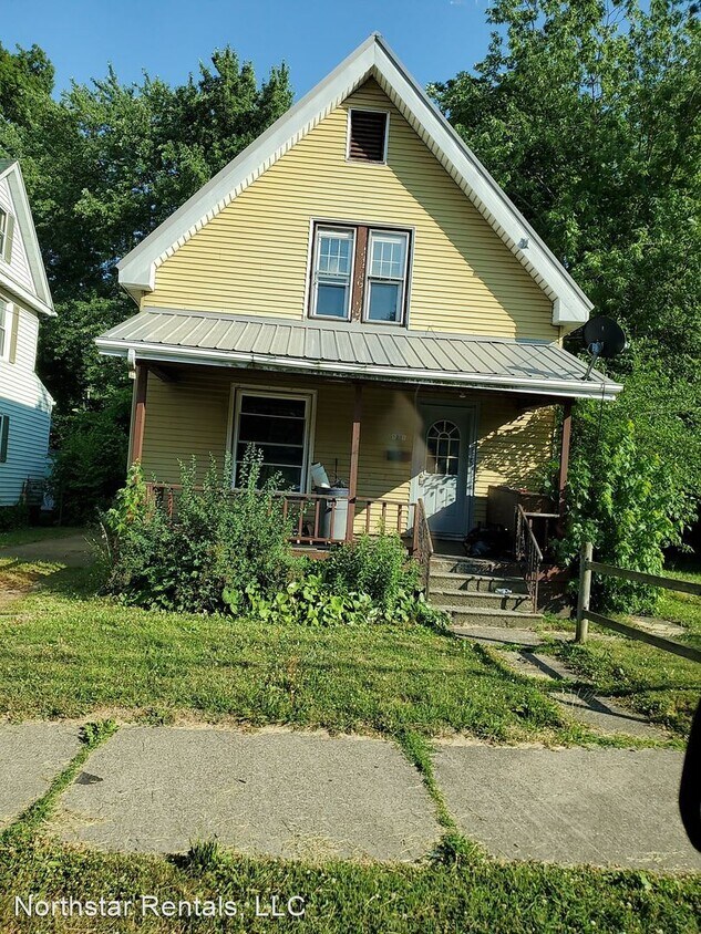 Foto principal - 3 br, 1 bath House - 1221 E 20th St.