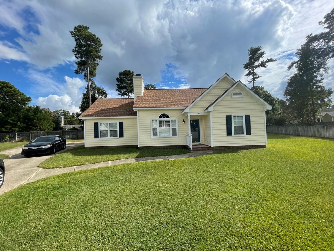 Primary Photo - 3 Bedroom 2 Bath Single Family House - Fen...