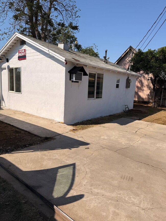 Building Photo - 1716 1/2 Gage St