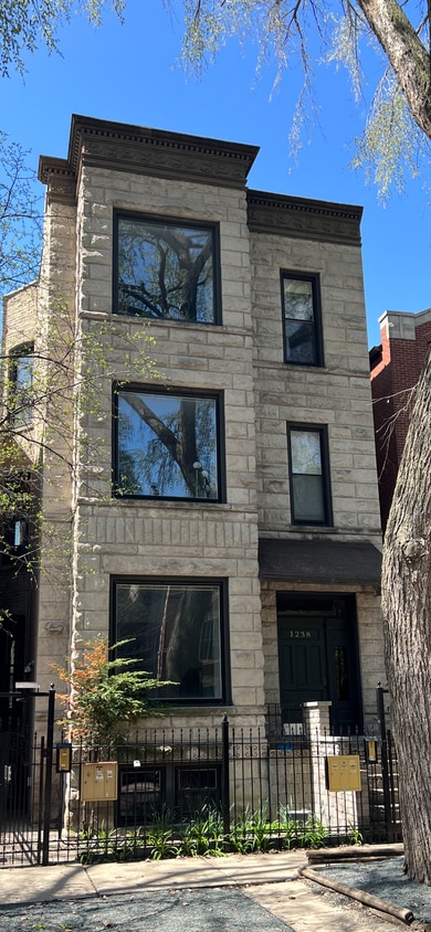 Building Photo - 1238 N Maplewood Ave