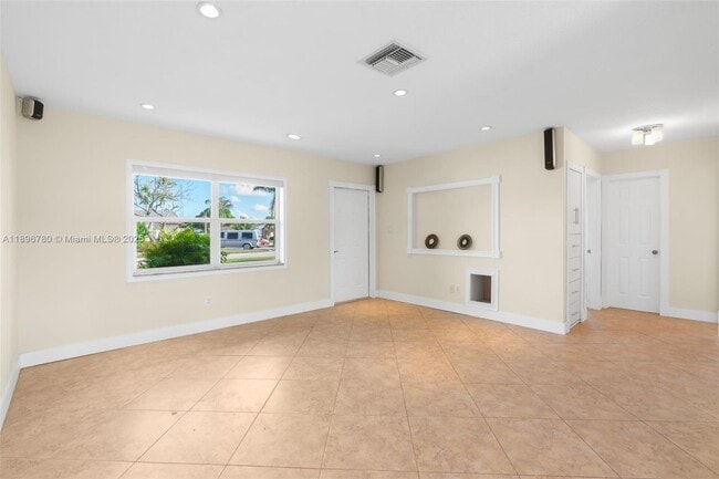 Building Photo - 7305 NW 95th Way