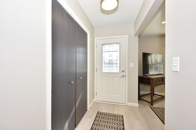 Foto del edificio - Furnished Mequon 4 bedroom ranch