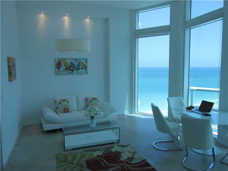 Primary Photo - 6515 Collins Ave