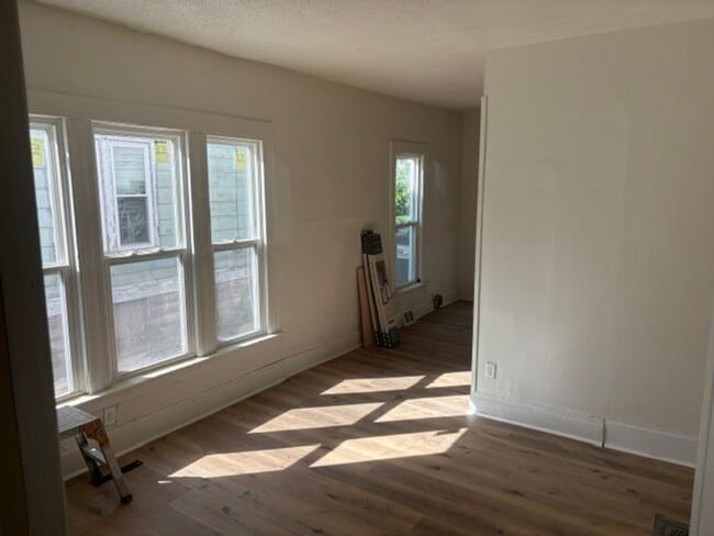Building Photo - 1013 Mulberry St