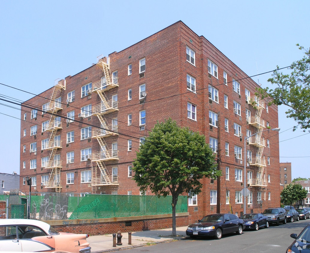 Building Photo - 2025 Continental Ave