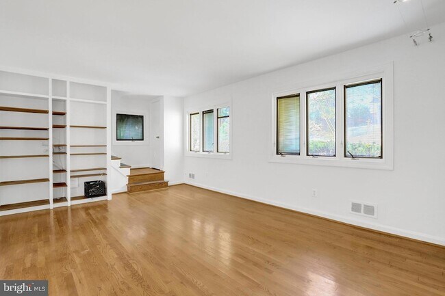 Foto del edificio - 2921 S Grant St