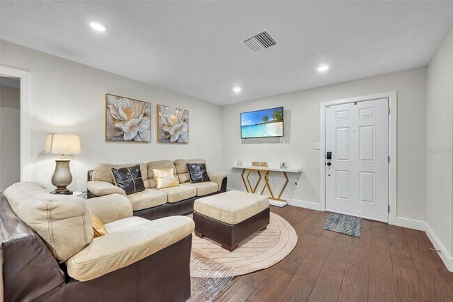 Building Photo - 1221 Elinore Dr