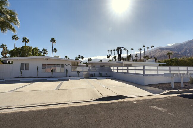 Foto del edificio - 975 E Camino Parocela