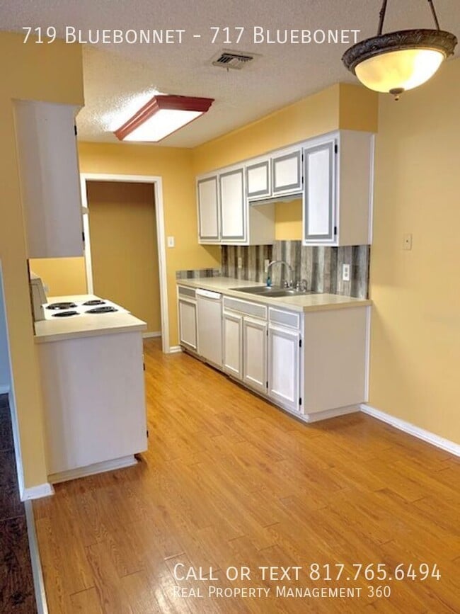 Building Photo - 719 Bluebonnet-717 Bluebonet