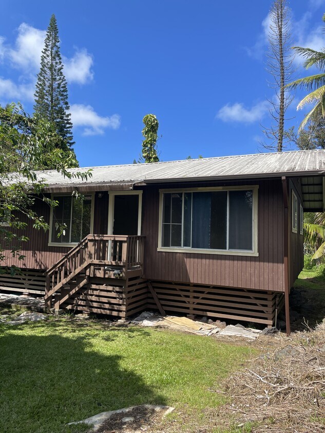 Primary Photo - 15-2737-2737 Aku St