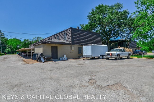 Building Photo - 1526 East Ave