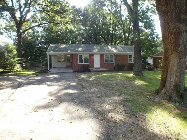 Foto del edificio - Room in House on Sunnybrook Rd