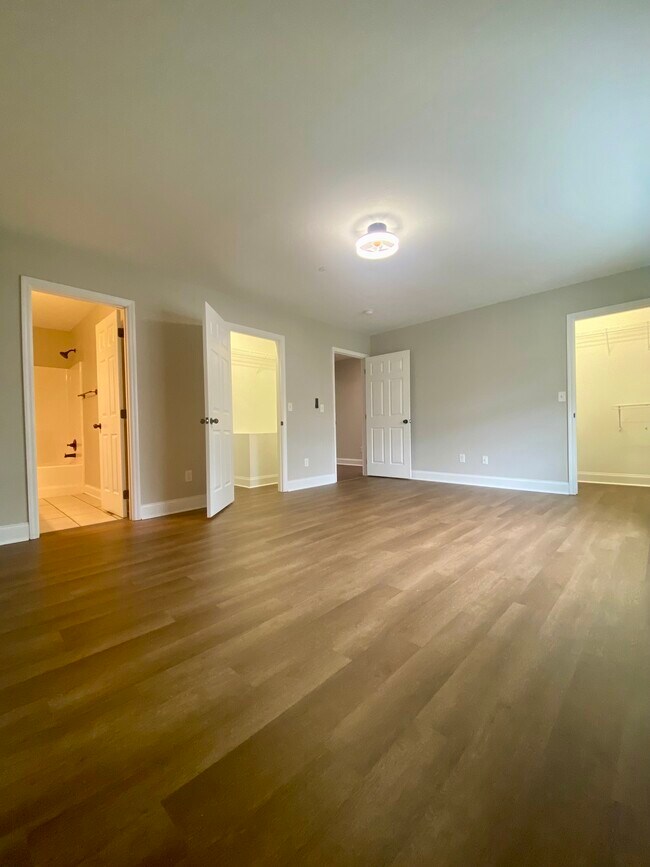 Foto del edificio - 1114 Maple Tree Ln