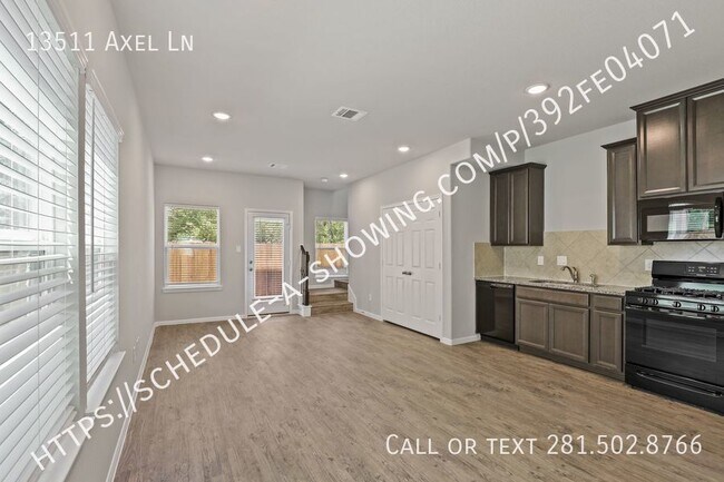 Foto del edificio - 13511 Axel Ln