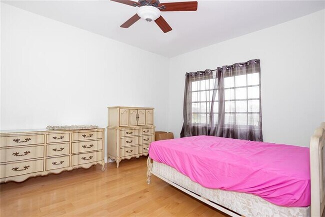 Building Photo - 5879 SW 178th Ave