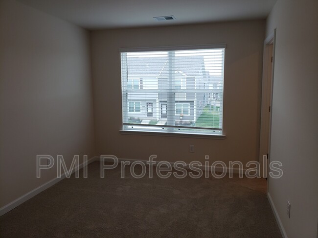 Foto del edificio - 6072 Cullen Dr