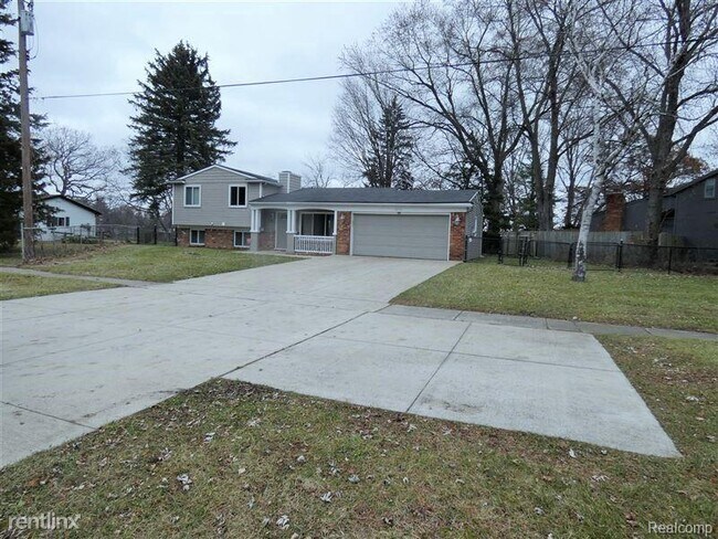 Building Photo - 3176 Airport Rd