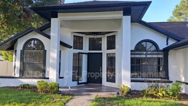 Foto del edificio - 553 Walnut Grove Pl