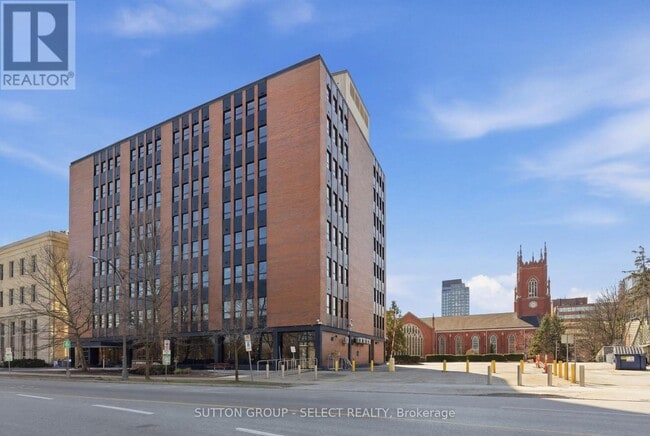 Building Photo - 195 Dufferin Ave
