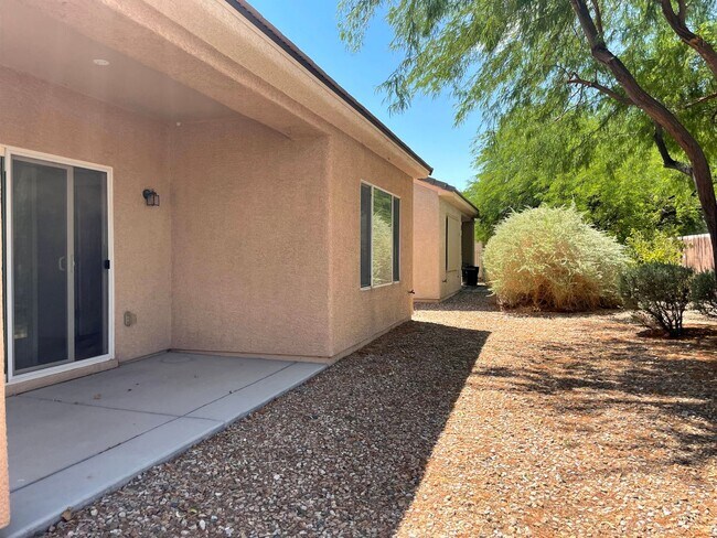 Foto del edificio - Single story home located in a  55+Communi...