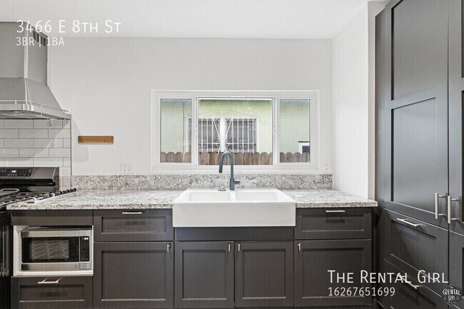 Foto del edificio - 3466 E 8th St