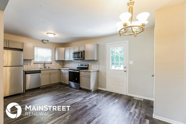 Building Photo - 1104 NE Lindsay Ave