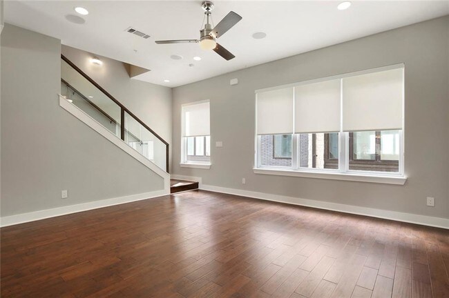 Foto del edificio - 4060 Spring Valley Rd