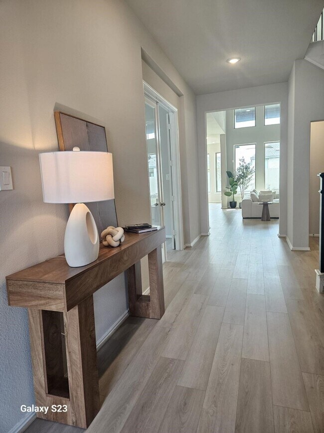 Foto del edificio - 2406 Pear Blossom Ln