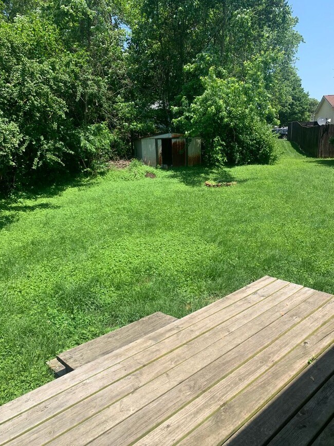 Foto del edificio - (June 2024) Great quiet neighborhood — 3 b...