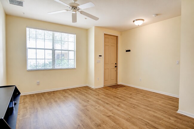 Foto del edificio - 1020 E Longport Cir