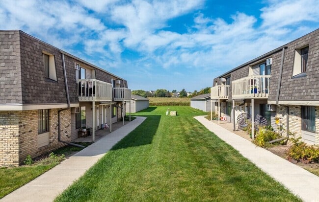 Building Photo - Private Entry 2 Bedroom Apartment Available!
