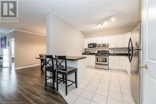 Building Photo - 255 Keats Way