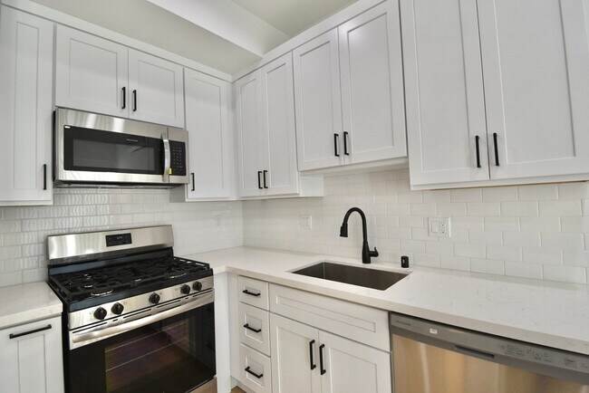 Building Photo - 6152 Woodman Ave