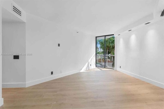Building Photo - 19501 Biscayne Blvd