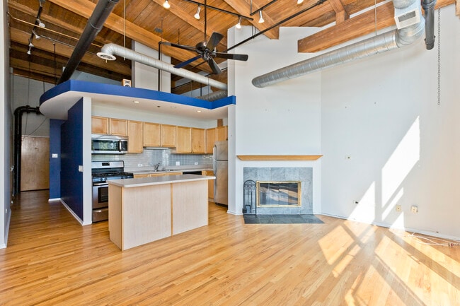 Building Photo - 2210 W Wabansia Ave